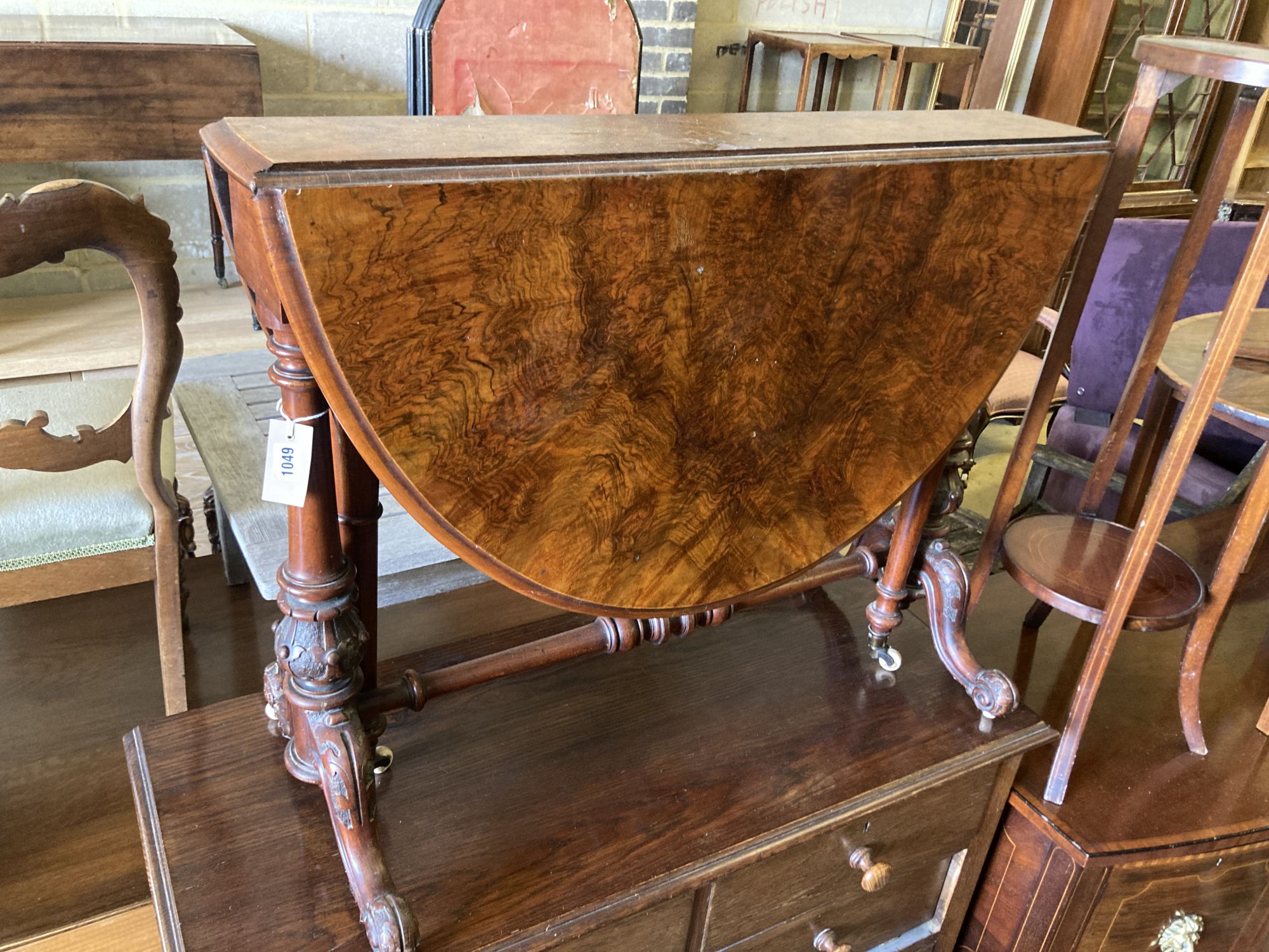 A Victorian figured walnut Sutherland table, width 90cm, depth 40cm, height 71cm